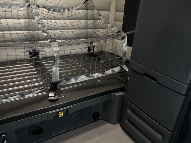 Freightliner CASCADIA Vehicle Full-screen Gallery Image 22