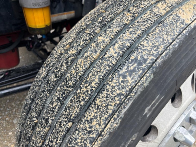 Peterbilt 579 Vehicle Full-screen Gallery Image 12