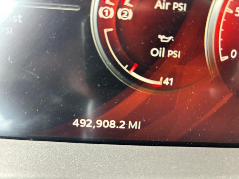 Peterbilt 579 Vehicle Full-screen Gallery Image 18