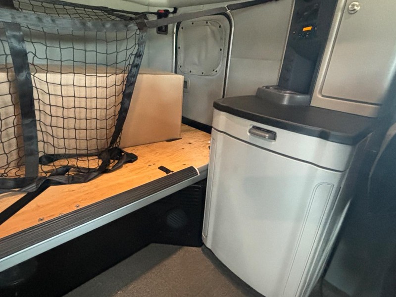 Peterbilt 579 Vehicle Full-screen Gallery Image 25