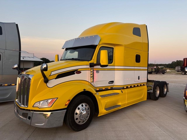 2022 Peterbilt 579 SLEEPER for sale in Troy MO from 61 Sales
