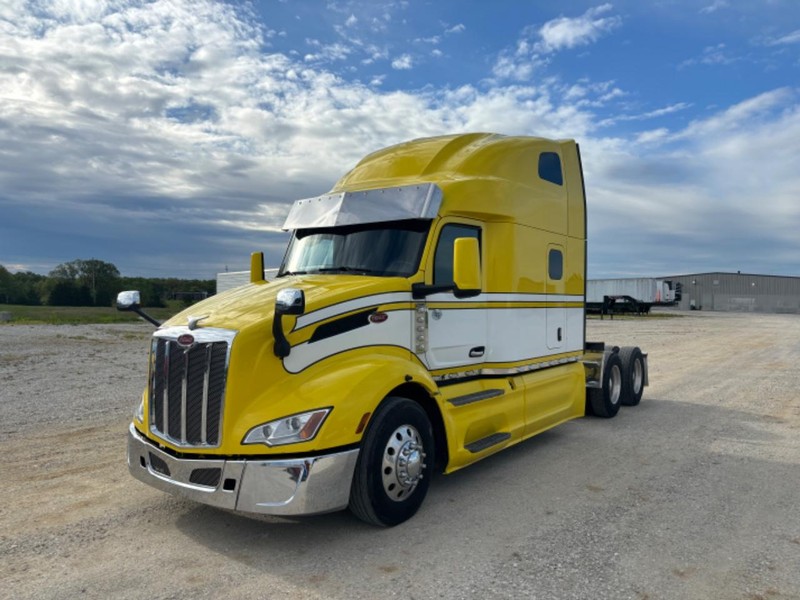 Peterbilt 579 Vehicle Full-screen Gallery Image 05