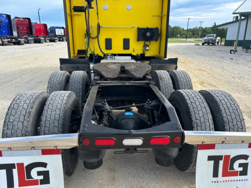 Peterbilt 579 Vehicle Full-screen Gallery Image 10