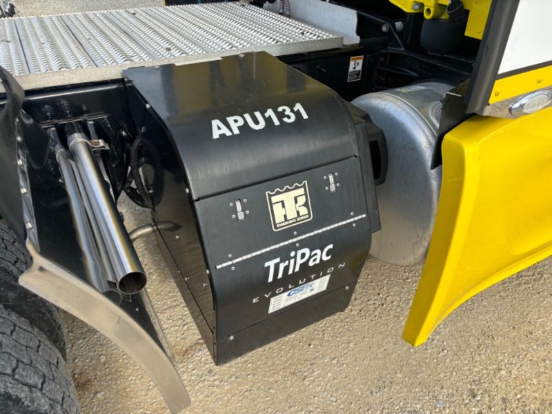 Peterbilt 579 Vehicle Full-screen Gallery Image 11