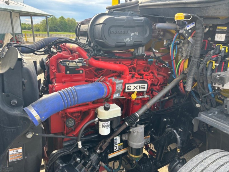 Peterbilt 579 Vehicle Full-screen Gallery Image 13