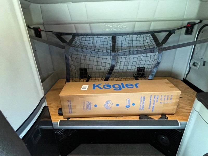 Peterbilt 579 Vehicle Full-screen Gallery Image 23