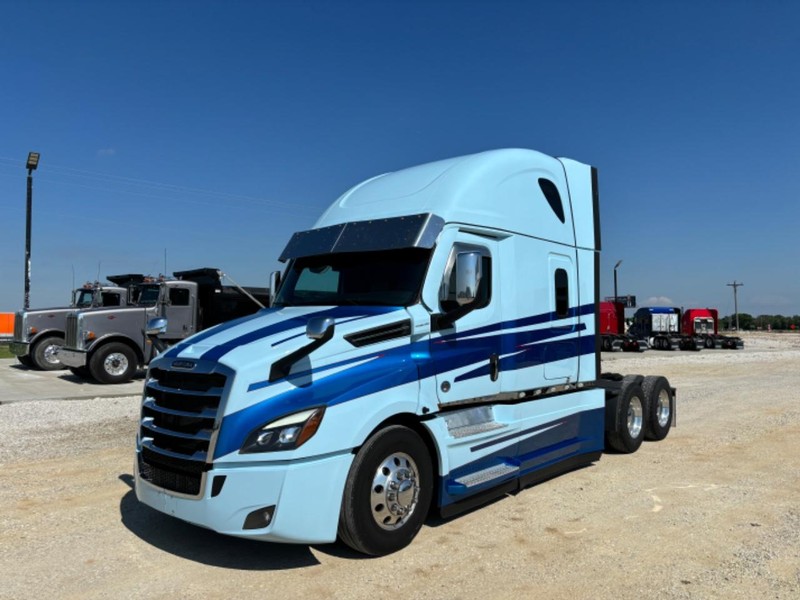 Freightliner CASCADIA Vehicle Full-screen Gallery Image 03