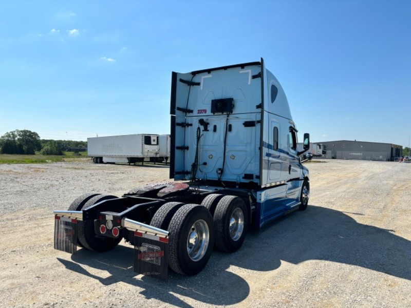 Freightliner CASCADIA Vehicle Full-screen Gallery Image 07