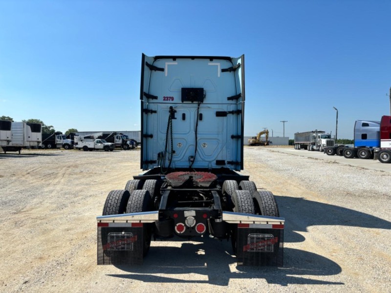 Freightliner CASCADIA Vehicle Full-screen Gallery Image 10