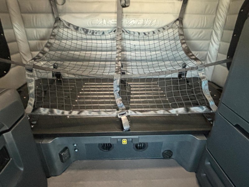 Freightliner CASCADIA Vehicle Full-screen Gallery Image 23