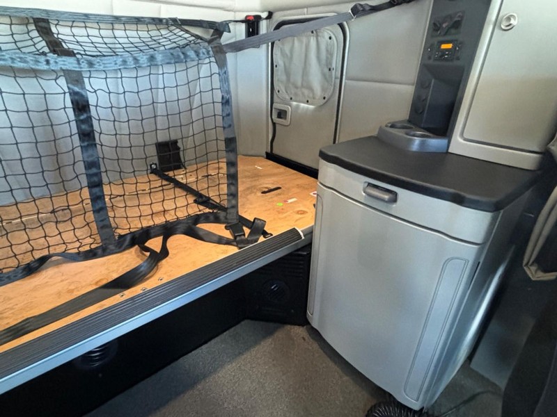 Peterbilt 579 Vehicle Full-screen Gallery Image 25