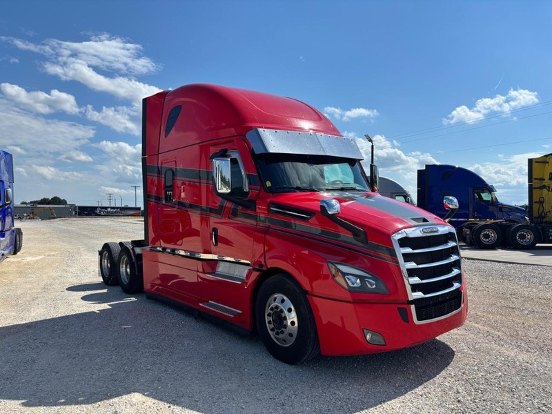 Freightliner CASCADIA Vehicle Full-screen Gallery Image 04