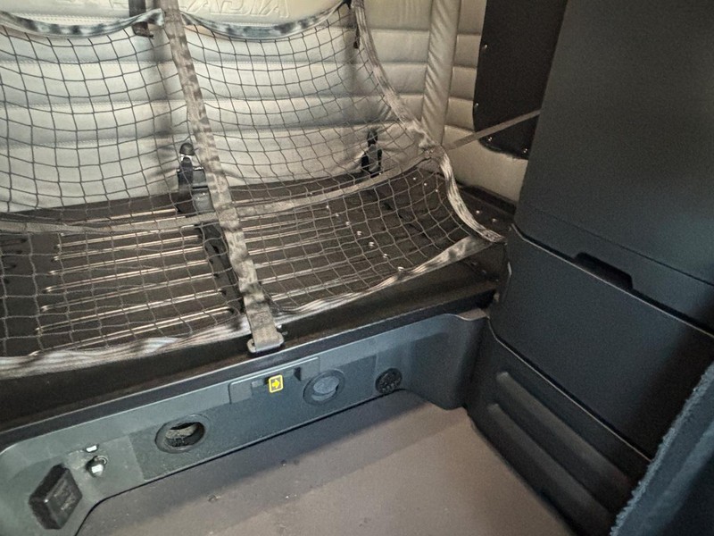 Freightliner CASCADIA Vehicle Full-screen Gallery Image 22