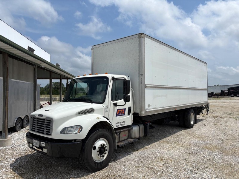 Freightliner M2 Vehicle Full-screen Gallery Image 01
