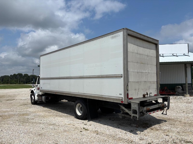 Freightliner M2 Vehicle Full-screen Gallery Image 03