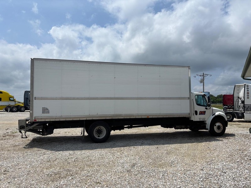 Freightliner M2 Vehicle Full-screen Gallery Image 05