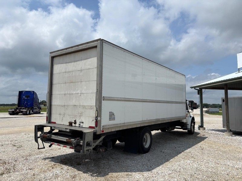 Freightliner M2 Vehicle Full-screen Gallery Image 06