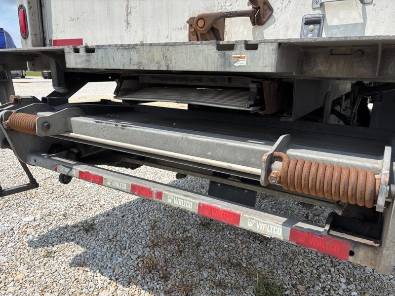 Freightliner M2 Vehicle Full-screen Gallery Image 08