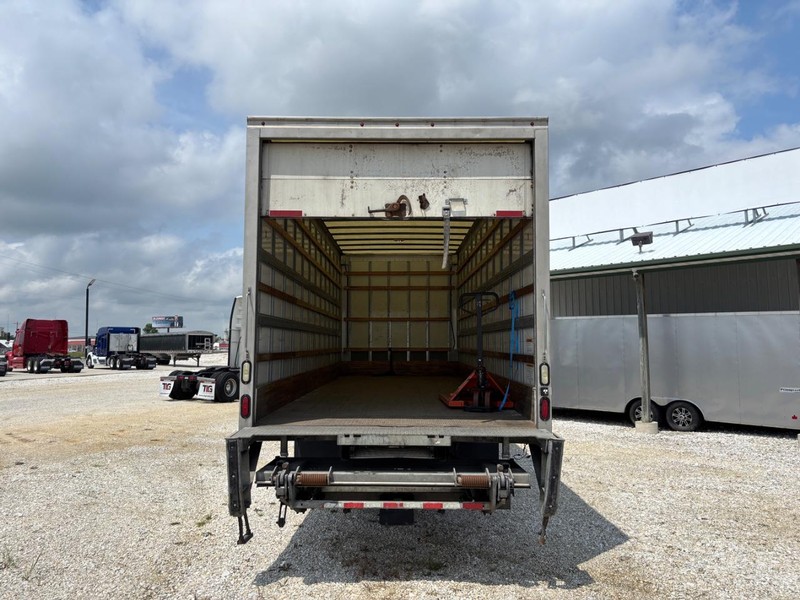 Freightliner M2 Vehicle Full-screen Gallery Image 11