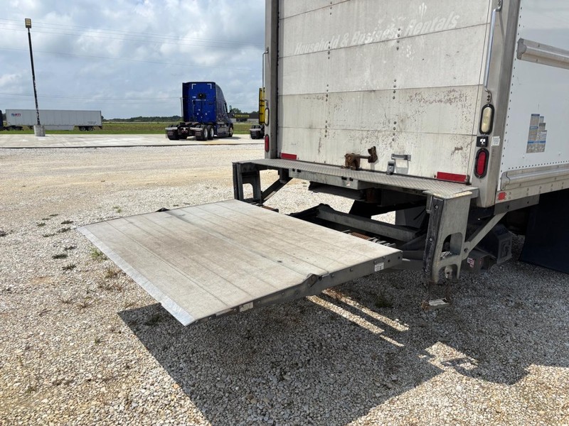 Freightliner M2 Vehicle Full-screen Gallery Image 12