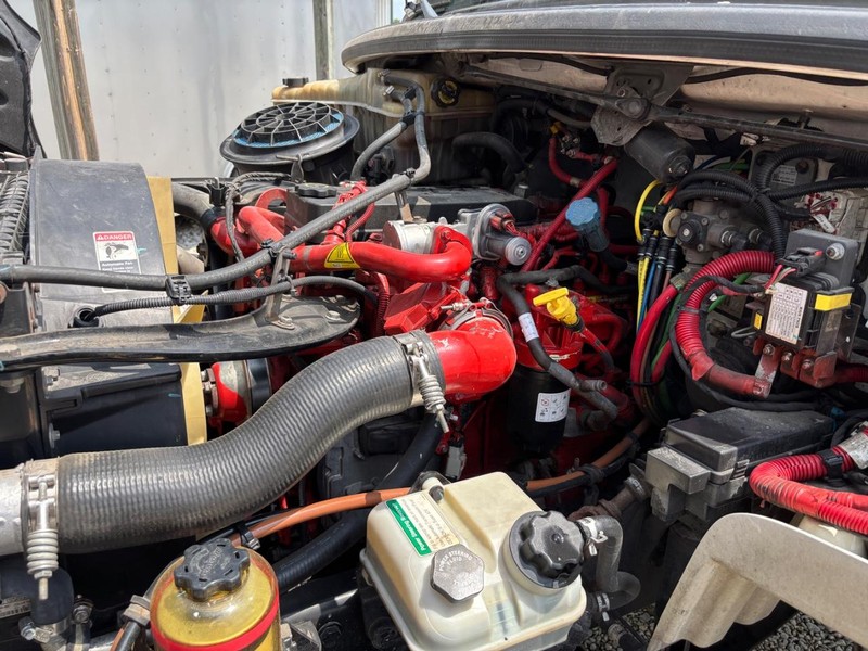 Freightliner M2 Vehicle Full-screen Gallery Image 14