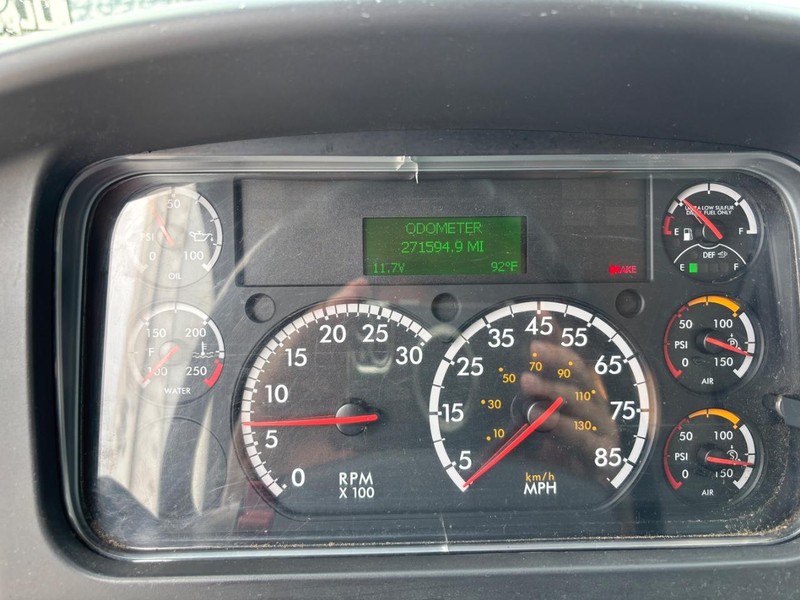 Freightliner M2 Vehicle Full-screen Gallery Image 21