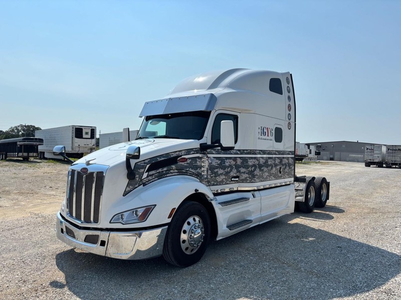 Peterbilt 579 Vehicle Full-screen Gallery Image 04