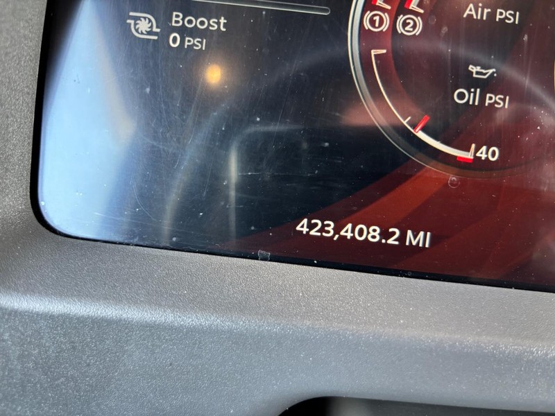 Peterbilt 579 Vehicle Full-screen Gallery Image 16