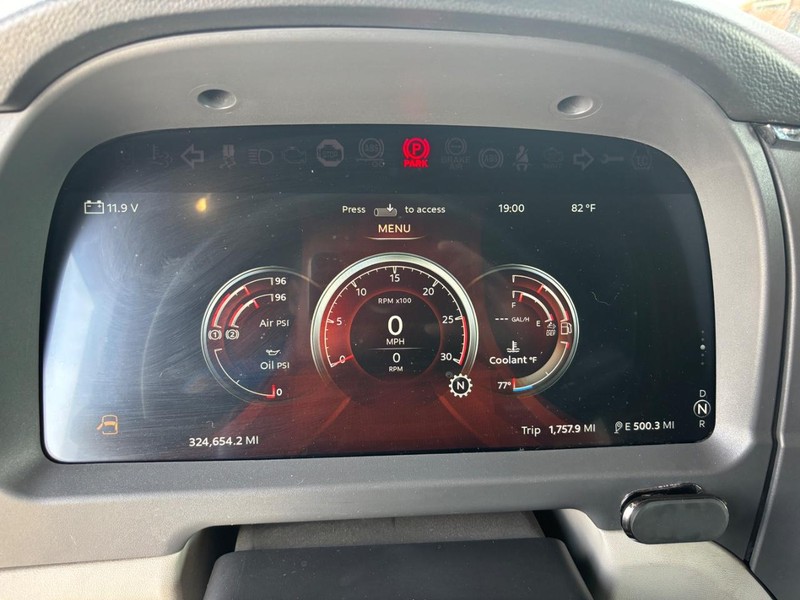 Peterbilt 579 Vehicle Full-screen Gallery Image 05