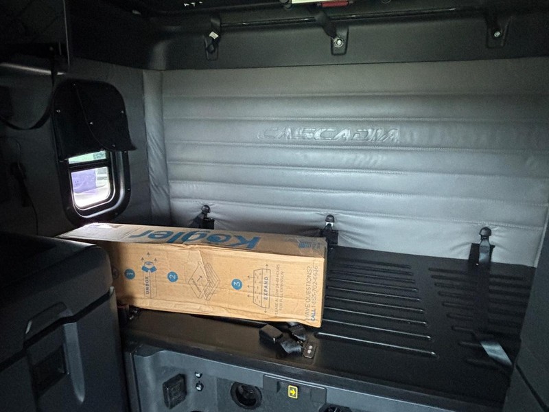 Freightliner CASCADIA Vehicle Full-screen Gallery Image 06