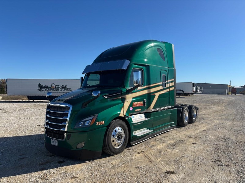 Freightliner CASCADIA Vehicle Full-screen Gallery Image 01
