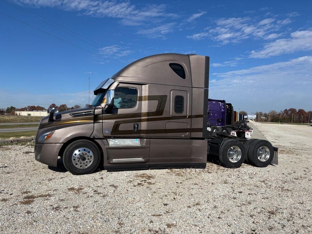 2022 Freightliner CASCADIA SLEEPER at 61 Sales in Troy MO