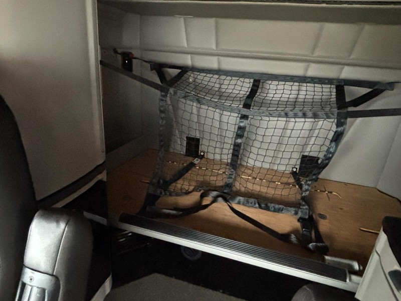 Peterbilt 579 Vehicle Full-screen Gallery Image 10