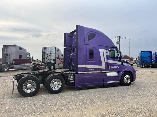 2022 Freightliner CASCADIA SLEEPER at 61 Sales in Troy MO