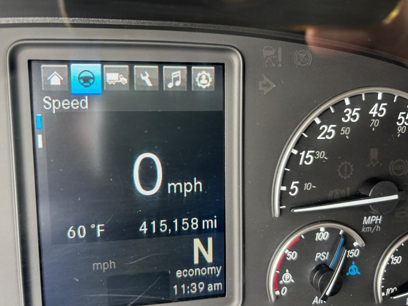 Freightliner CASCADIA Vehicle Full-screen Gallery Image 07