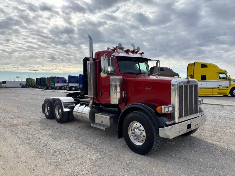 Peterbilt 378 Vehicle Full-screen Gallery Image 03