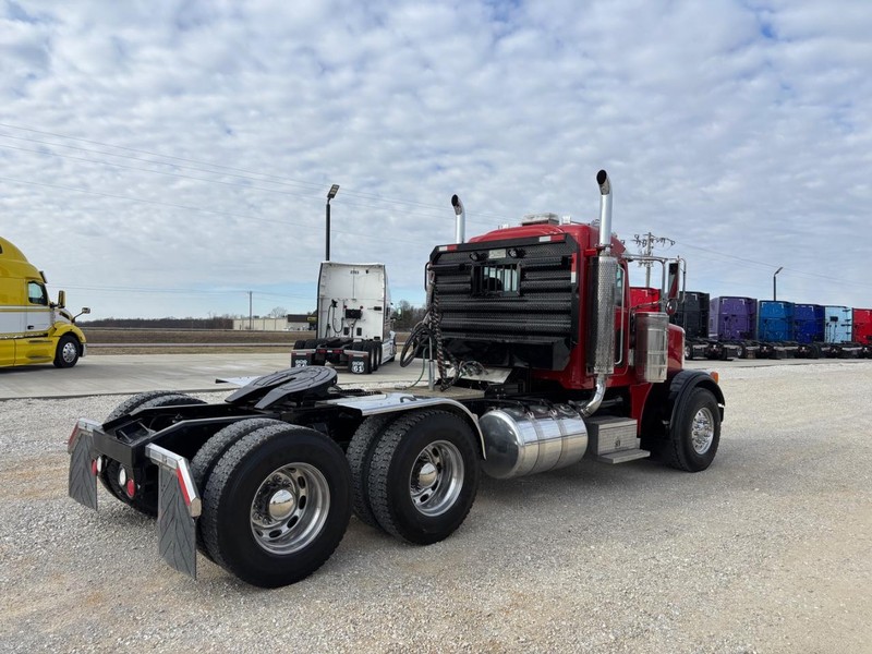 Peterbilt 378 Vehicle Full-screen Gallery Image 05