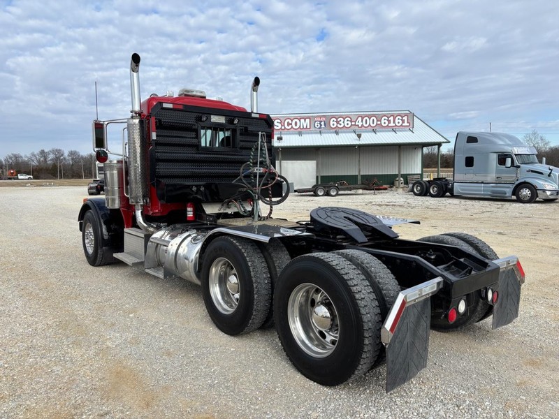 Peterbilt 378 Vehicle Full-screen Gallery Image 06