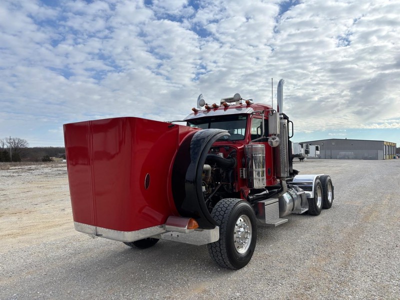 Peterbilt 378 Vehicle Full-screen Gallery Image 08