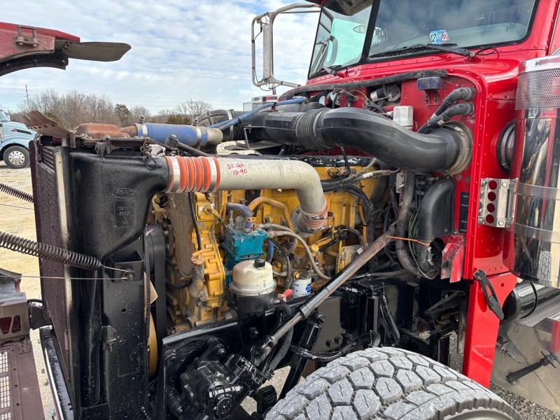 Peterbilt 378 Vehicle Full-screen Gallery Image 09