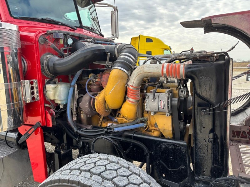 Peterbilt 378 Vehicle Full-screen Gallery Image 10