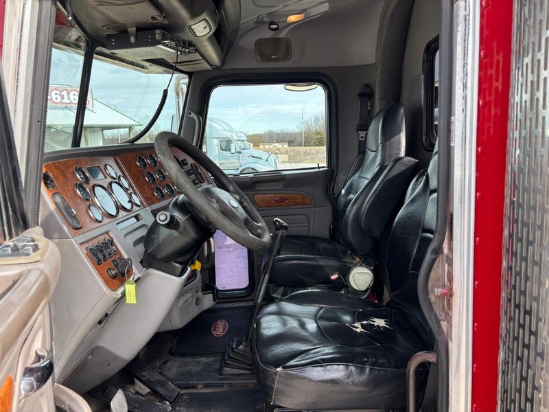 Peterbilt 378 Vehicle Full-screen Gallery Image 13