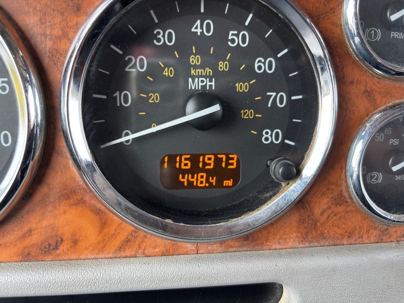 Peterbilt 378 Vehicle Full-screen Gallery Image 15