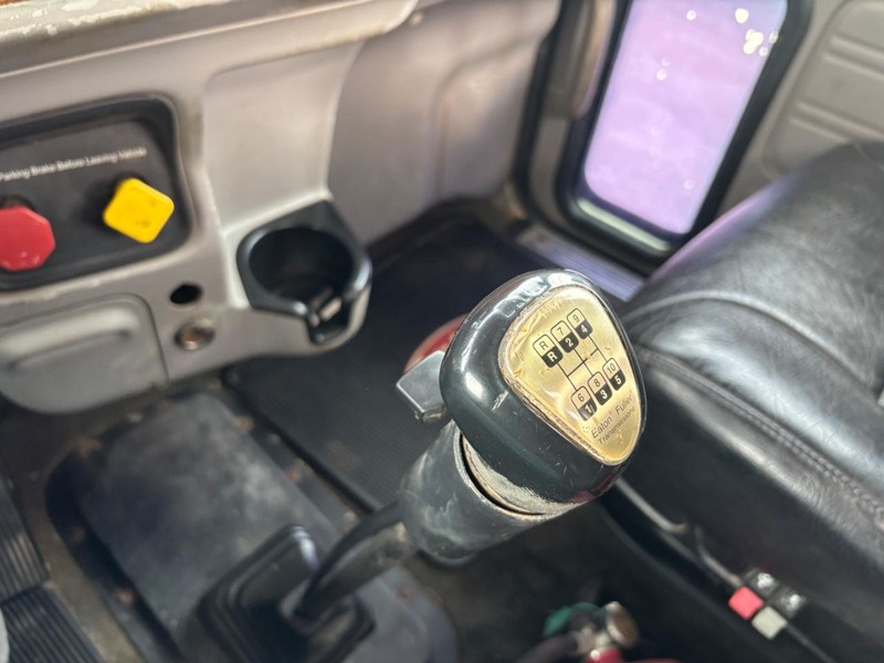 Peterbilt 378 Vehicle Full-screen Gallery Image 17