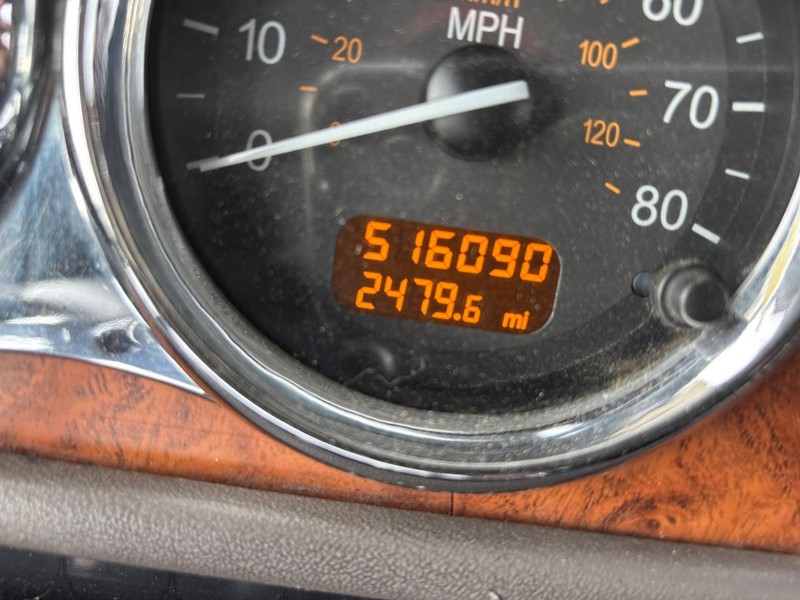 Peterbilt 384 Vehicle Full-screen Gallery Image 13