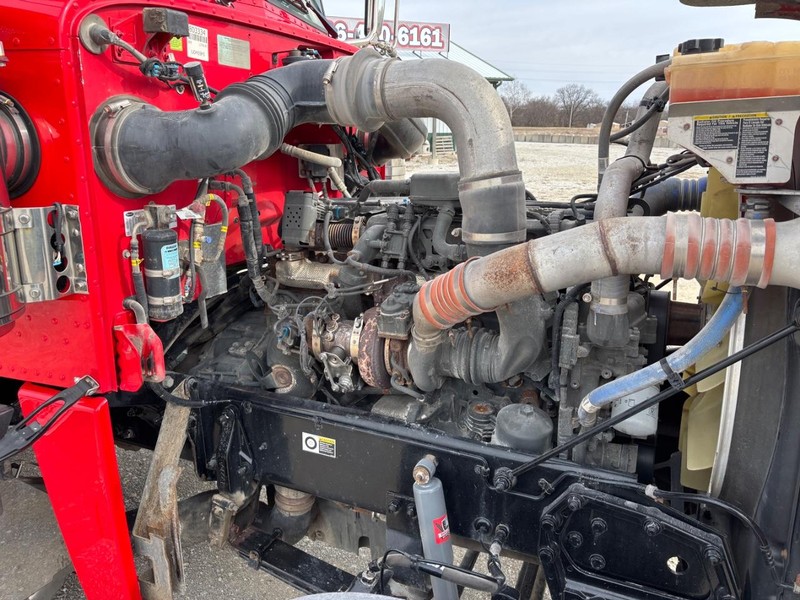 Peterbilt 389 Vehicle Full-screen Gallery Image 09