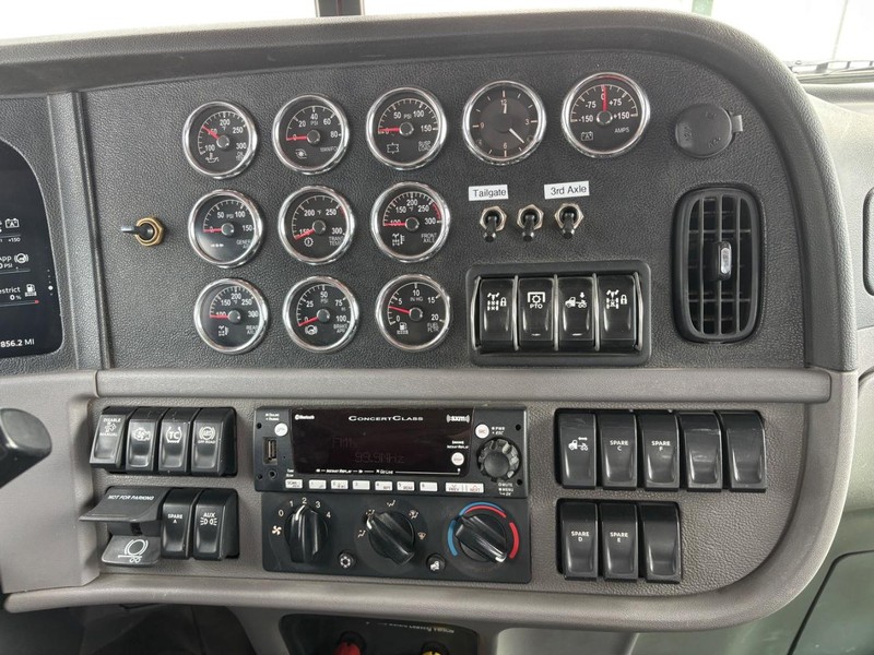 Peterbilt 389 Vehicle Full-screen Gallery Image 13