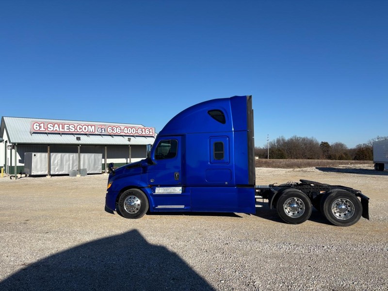 Freightliner CASCADIA Vehicle Full-screen Gallery Image 01