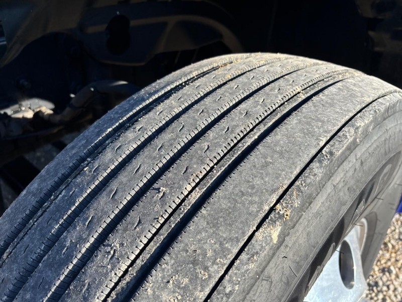 Freightliner CASCADIA Vehicle Full-screen Gallery Image 07