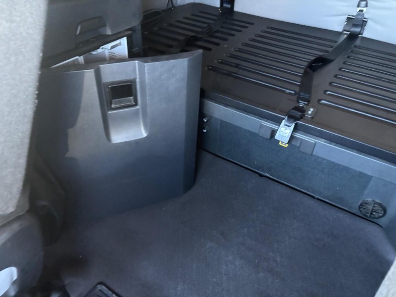 Freightliner CASCADIA Vehicle Full-screen Gallery Image 15